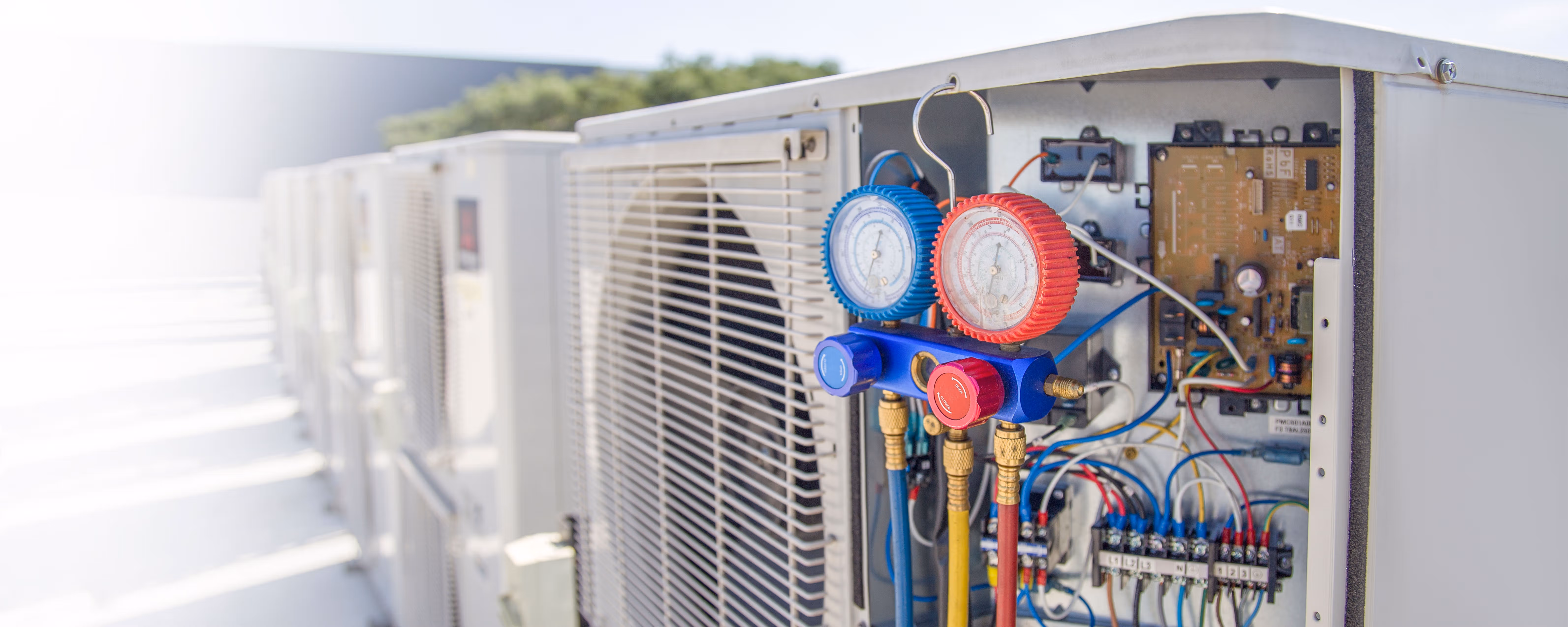 HVAC gauges to check refrigerant