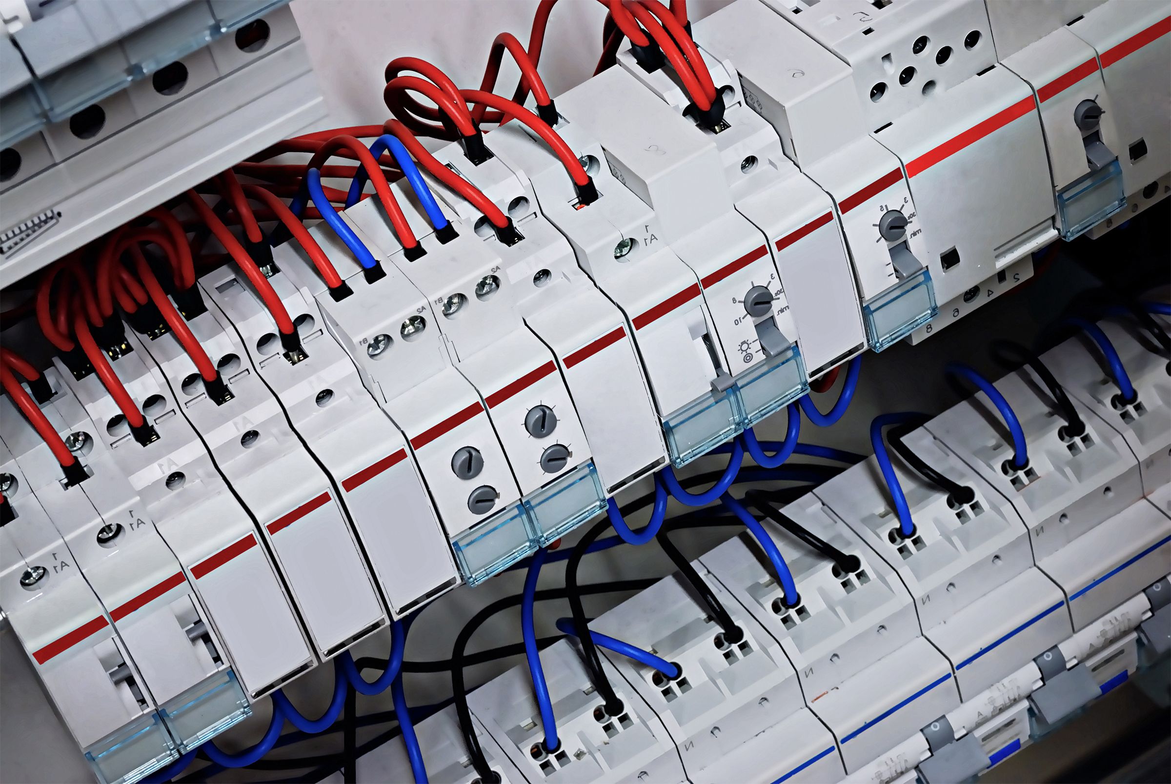 Miniature circuit breakers in a fusebox panel